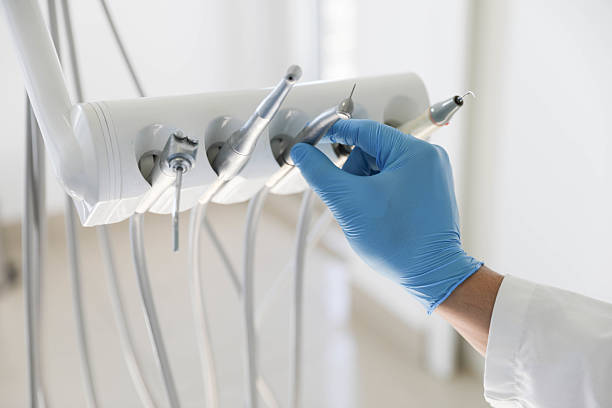 Professional Tooth Extraction technician working in University Park, IL
